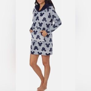 Disney Mickey Lounger With Cozy Hood Size Large